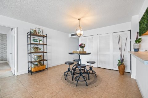 Condo in Tampa, Florida, 2 bedrooms  № 1816752 - photo 13