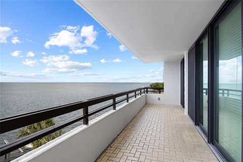Condo in Tampa, Florida, 2 bedrooms  № 1816752 - photo 1