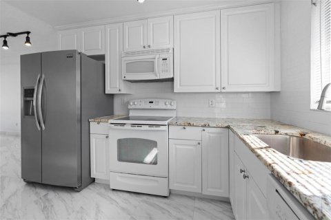 Casa en venta en Pinellas Park, Florida, 1 dormitorio, 83.8 m2 № 2217736 - foto 14