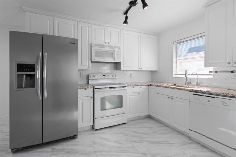 Casa en venta en Pinellas Park, Florida, 1 dormitorio, 83.8 m2 № 2217736 - foto 13