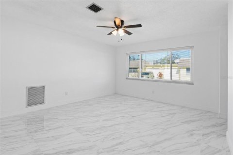 Casa en venta en Pinellas Park, Florida, 1 dormitorio, 83.8 m2 № 2217736 - foto 12