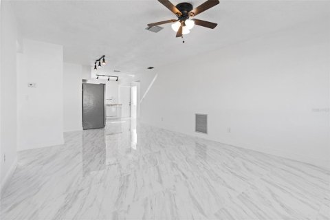 Casa en venta en Pinellas Park, Florida, 1 dormitorio, 83.8 m2 № 2217736 - foto 8