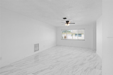 Casa en venta en Pinellas Park, Florida, 1 dormitorio, 83.8 m2 № 2217736 - foto 10
