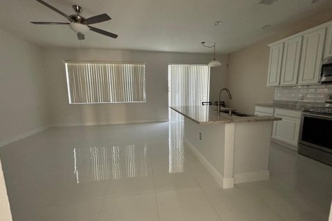 Villa ou maison à louer à Davenport, Floride: 4 chambres, 173.54 m2 № 2233799 - photo 17