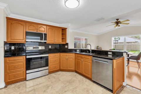 Villa ou maison à vendre à Miramar, Floride: 3 chambres, 172.98 m2 № 2279525 - photo 12