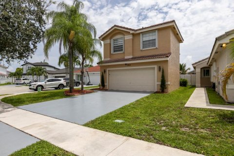 Villa ou maison à vendre à Miramar, Floride: 3 chambres, 172.98 m2 № 2279525 - photo 2