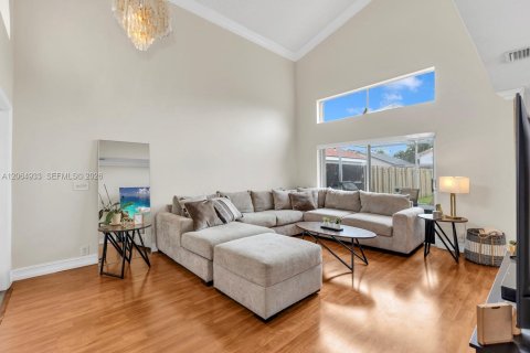 Villa ou maison à vendre à Miramar, Floride: 3 chambres, 172.98 m2 № 2279525 - photo 4