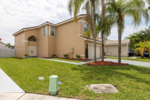 Villa ou maison à vendre à Miramar, Floride: 3 chambres, 172.98 m2 № 2279525 - photo 3