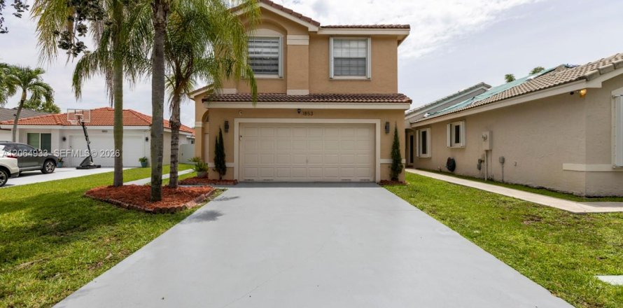 Villa ou maison à Miramar, Floride 3 chambres, 172.98 m2 № 2279525
