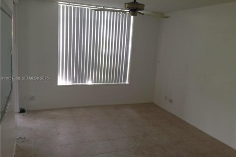 Condominio en venta en Lauderhill, Florida, 2 dormitorios, 106.84 m2 № 2011659 - foto 7