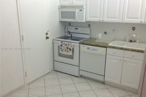 Condominio en venta en Lauderhill, Florida, 2 dormitorios, 106.84 m2 № 2011659 - foto 4