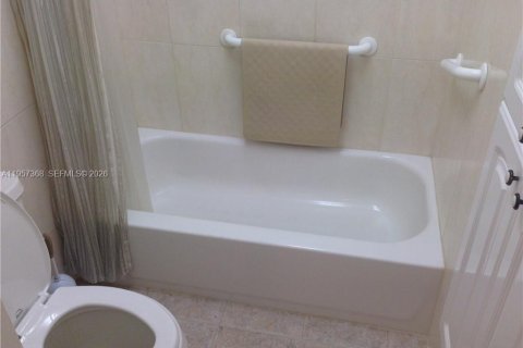 Condominio en venta en Lauderhill, Florida, 2 dormitorios, 106.84 m2 № 2011659 - foto 11