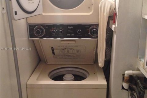 Condominio en venta en Lauderhill, Florida, 2 dormitorios, 106.84 m2 № 2011659 - foto 13