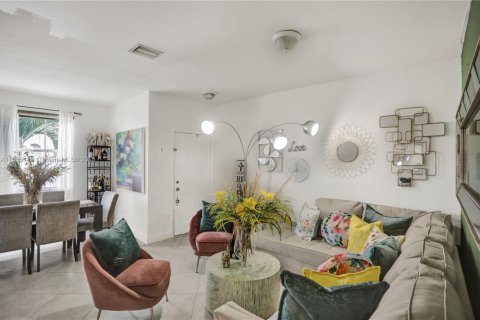 Adosado en venta en Miramar, Florida, 3 dormitorios, 134.71 m2 № 1820172 - foto 10