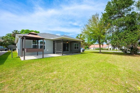 House in Lady Lake, Florida 3 bedrooms, 126.9 sq.m. № 1613761 - photo 2