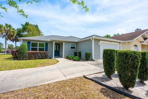 House in Lady Lake, Florida 3 bedrooms, 126.9 sq.m. № 1613761 - photo 17