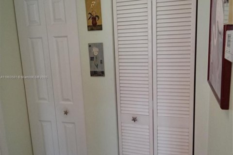 Copropriété à louer à Pembroke Pines, Floride: 2 chambres, 120.31 m2 № 1891189 - photo 13