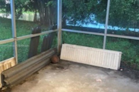 Villa ou maison à louer à Sunrise, Floride: 1 chambre, 57.69 m2 № 1945718 - photo 6