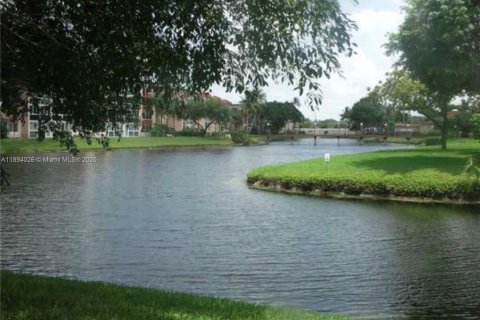 Villa ou maison à louer à Sunrise, Floride: 1 chambre, 57.69 m2 № 1945718 - photo 3
