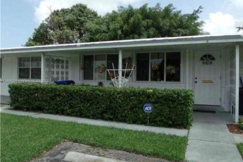 Villa ou maison à louer à Sunrise, Floride: 1 chambre, 57.69 m2 № 1945718 - photo 1