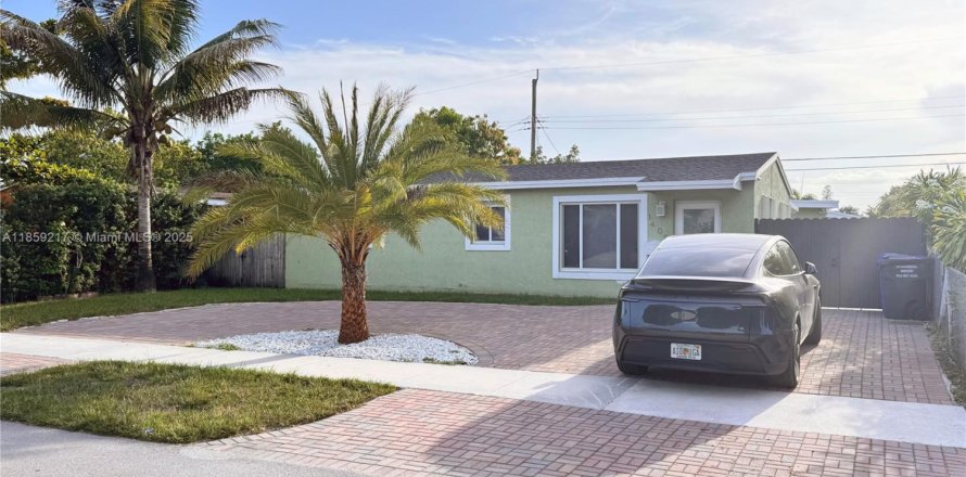 Villa ou maison à Hollywood, Floride 3 chambres, 121.33 m2 № 1889046