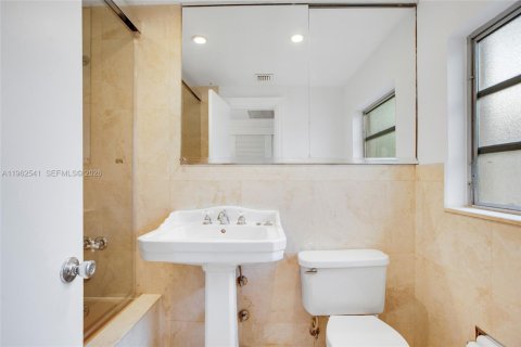 Condominio en alquiler en Bal Harbour, Florida, 1 dormitorio, 70.23 m2 № 2027570 - foto 19