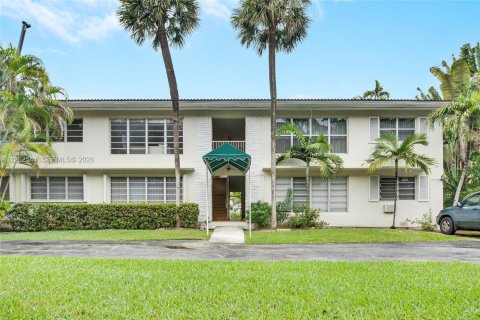 Condominio en Bal Harbour, Florida, 1 dormitorio  № 2027570