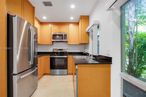 Condominio en alquiler en Bal Harbour, Florida, 1 dormitorio, 70.23 m2 № 2027570 - foto 3