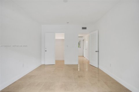 Condominio en alquiler en Bal Harbour, Florida, 1 dormitorio, 70.23 m2 № 2027570 - foto 14