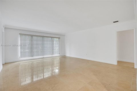Condominio en alquiler en Bal Harbour, Florida, 1 dormitorio, 70.23 m2 № 2027570 - foto 9