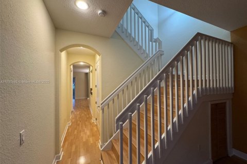 House in Davie, Florida 3 bedrooms, 177.63 sq.m. № 1696807 - photo 2
