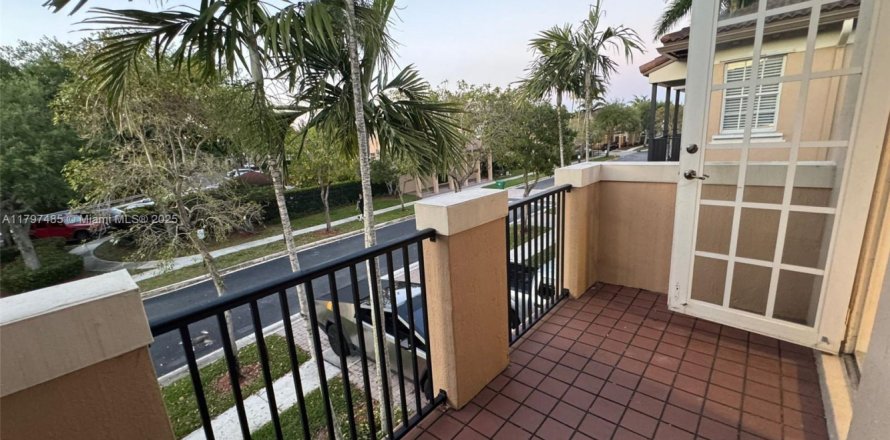 House in Davie, Florida 3 bedrooms, 177.63 sq.m. № 1696807