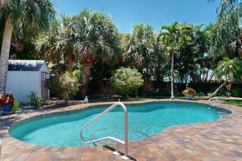 House in Melbourne Beach, Florida 3 bedrooms, 135.82 sq.m. № 1745533 - photo 3