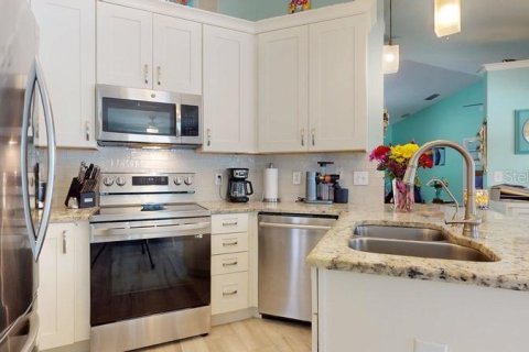 House in Melbourne Beach, Florida 3 bedrooms, 135.82 sq.m. № 1745533 - photo 15