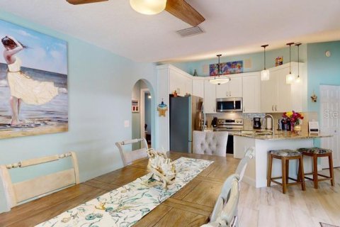 House in Melbourne Beach, Florida 3 bedrooms, 135.82 sq.m. № 1745533 - photo 14