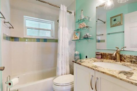 House in Melbourne Beach, Florida 3 bedrooms, 135.82 sq.m. № 1745533 - photo 25
