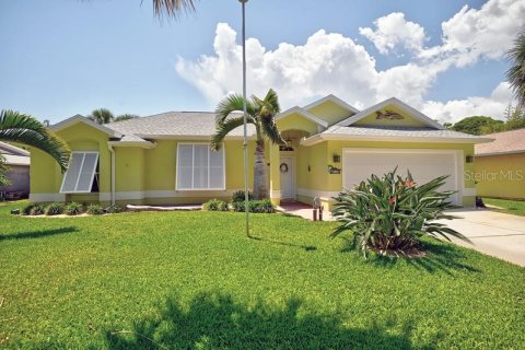 House in Melbourne Beach, Florida 3 bedrooms, 135.82 sq.m. № 1745533 - photo 1
