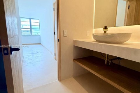 Condominio en alquiler en Miami Beach, Florida, 2 dormitorios, 81.75 m2 № 2034904 - foto 14