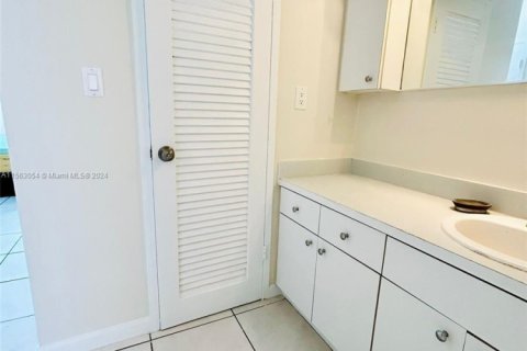 Copropriété à louer à Miami Beach, Floride: 1 chambre, 81.75 m2 № 2034904 - photo 6