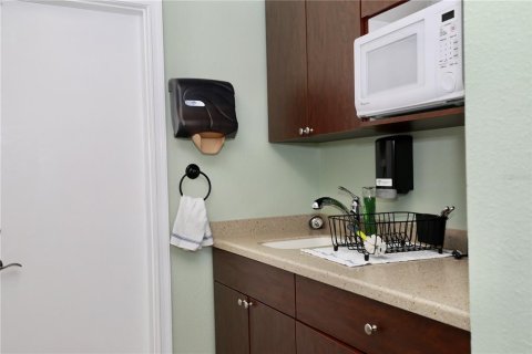Immobilier commercial à louer à Spring Hill, Floride: 203.08 m2 № 1848580 - photo 10