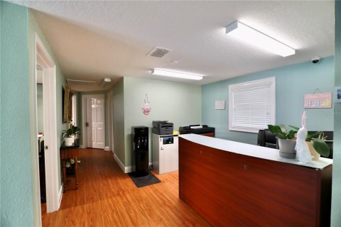 Immobilier commercial à louer à Spring Hill, Floride: 203.08 m2 № 1848580 - photo 5