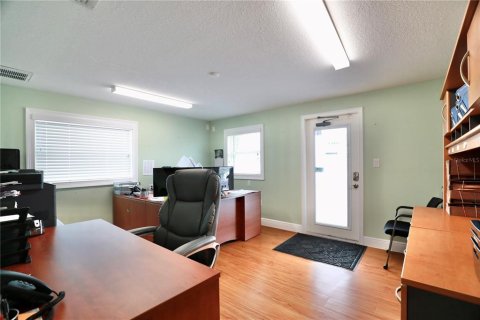Immobilier commercial à louer à Spring Hill, Floride: 203.08 m2 № 1848580 - photo 8