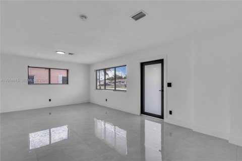 Villa ou maison à louer à Miami Gardens, Floride: 3 chambres, 133.97 m2 № 2168164 - photo 5
