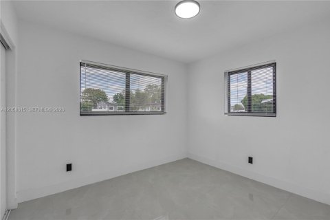 Villa ou maison à louer à Miami Gardens, Floride: 3 chambres, 133.97 m2 № 2168164 - photo 4