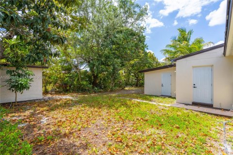 Villa ou maison à louer à Miami Gardens, Floride: 3 chambres, 133.97 m2 № 2168164 - photo 24