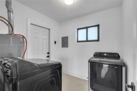 Villa ou maison à louer à Miami Gardens, Floride: 3 chambres, 133.97 m2 № 2168164 - photo 23