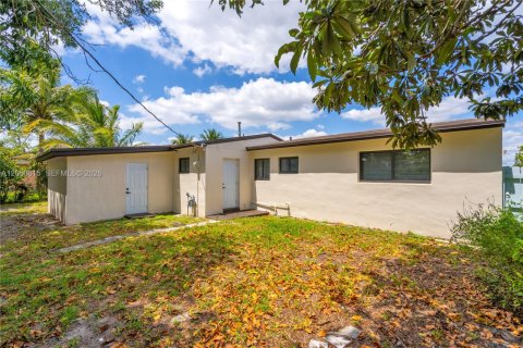Villa ou maison à louer à Miami Gardens, Floride: 3 chambres, 133.97 m2 № 2168164 - photo 25