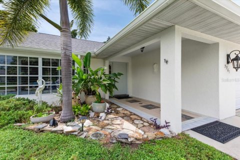 Villa ou maison à vendre à North Port, Floride: 2 chambres, 176.7 m2 № 1832689 - photo 2