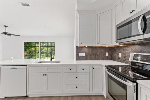 Villa ou maison à vendre à North Port, Floride: 2 chambres, 176.7 m2 № 1832689 - photo 13