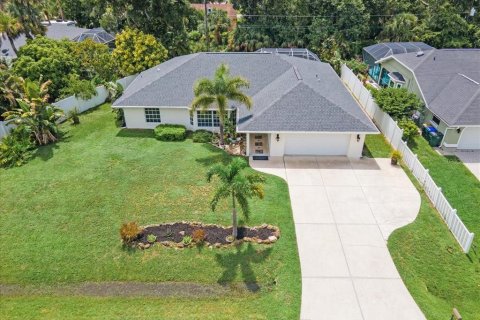 Villa ou maison à vendre à North Port, Floride: 2 chambres, 176.7 m2 № 1832689 - photo 1